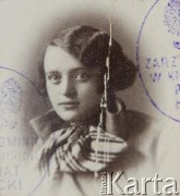 Lata 30., Krzemieniec, woj. wołyńskie, Polska.
Janina z Muzalewskich Kostowska, matka Izabeli Tyrkin.
Fot. NN, zbiory Archiwum Historii Mówionej Ośrodka KARTA i Domu Spotkań z Historią, udostępniła Izabela Tyrkin w ramach projektu 