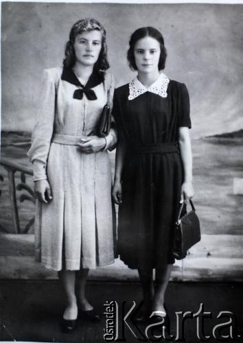 1954, Igarka, Kraj Krasnojarski, ZSRR.
Wanda i Genowefa (z lewej) Żytowt.
Fot. NN, zbiory Archiwum Historii Mówionej Ośrodka KARTA i Domu Spotkań z Historią, udostępniła Genowefa Żytowt w ramach projektu 