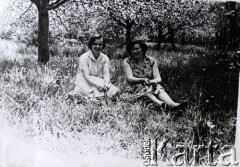 1959, Lida, Białoruska SRR, ZSRR.
Genowefa Żytowt (z lewej) z ciotką.
Fot. NN, zbiory Archiwum Historii Mówionej Ośrodka KARTA i Domu Spotkań z Historią, udostępniła Genowefa Żytowt w ramach projektu 