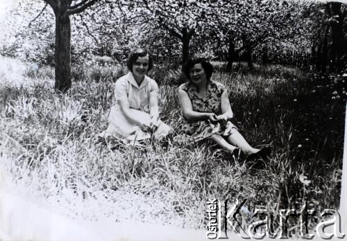 1959, Lida, Białoruska SRR, ZSRR.
Genowefa Żytowt (z lewej) z ciotką.
Fot. NN, zbiory Archiwum Historii Mówionej Ośrodka KARTA i Domu Spotkań z Historią, udostępniła Genowefa Żytowt w ramach projektu 