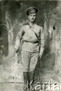 Przed 1917, Cesarstwo Rosyjskie.
Mężczyzna w mundurze polowym kawalerii rosyjskiej.
Fot. NN, zbiory Archiwum Historii Mówionej Ośrodka KARTA i Domu Spotkań z Historią, udostępnił Wasyl Dworecki w ramach projektu 
