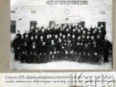 2.03.1899, Kaczyka, Królestwo Rumunii.
Zdjęcie pamiątkowe pracowników Saliny w Kaczyce. 
Fot. NN, zbiory Archiwum Historii Mówionej Ośrodka KARTA i Domu Spotkań z Historią, udostępnił Dom Polski w Kaczyce w ramach projektu 