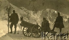 1914-1918, Alpy.
Grupa żołnierzy. Leopold Jankowski w środku.
Fot. NN, zbiory Archiwum Historii Mówionej Ośrodka KARTA i Domu Spotkań z Historią, udostępnił Dom Polski w Kaczyce w ramach projektu 