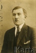 Lata 20., Kaczyka, Królestwo Rumunii.
Portret Leopolda Jankowskiego.
Fot. NN, zbiory Archiwum Historii Mówionej Ośrodka KARTA i Domu Spotkań z Historią, udostępnił Dom Polski w Kaczyce w ramach projektu 