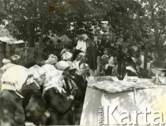 Brak daty, Gruszewka k/Narowli, Białoruska SRR, ZSRR.
Msza święta w plenerze.
Fot. NN, zbiory Archiwum Historii Mówionej Ośrodka KARTA i Domu Spotkań z Historią, udostępniła Tatiana Malinowska w ramach projektu 