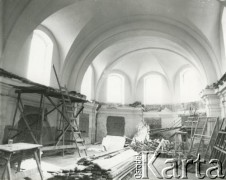 Lata 90., Kimbarówka, Mozyrz, Białoruś.
Odbudowa kościoła św. Michała Archanioła - wnętrze.
Fot. NN, zbiory Ośrodka KARTA