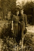 Przed 1939, brak miejsca.
Zdjęcie grupowe kobiet.
Fot. NN, zbiory Archiwum Historii Mówionej Ośrodka KARTA i Domu Spotkań z Historią, udostępniła Adela Wojciechowska w ramach projektu 