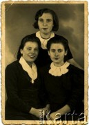 Lata 50./60., brak miejsca.
Adela Wojciechowska (z lewej) z koleżankami.
Fot. NN, zbiory Archiwum Historii Mówionej Ośrodka KARTA i Domu Spotkań z Historią, udostępniła Adela Wojciechowska w ramach projektu 