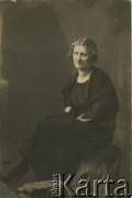 Przed 1939, brak miejsca.
Portret kobiety.
Fot. NN, zbiory Archiwum Historii Mówionej Ośrodka KARTA i Domu Spotkań z Historią, udostępniła Jadwiga Zadorowska w ramach projektu 