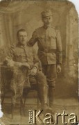 Przed 1918, brak miejsca.
Portret dwóch żołnierzy w mundurach armii Austro-Węgier.
Fot. NN, zbiory Archiwum Historii Mówionej Ośrodka KARTA i Domu Spotkań z Historią, udostępniła Jadwiga Zadorowska w ramach projektu 