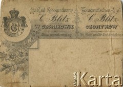 Przed 1939, Czortków, woj. tarnopolskie, Polska.
Rewers odbitki fotograficznej o sygnaturze AHM_PnW_3461_0017_0017a:
Portret kobiety i mężczyzny. Fotografia wykonana w zakładzie fotograficznym C. Blitz.
Fot. C. Blitz, zbiory Archiwum Historii Mówionej Ośrodka KARTA i Domu Spotkań z Historią, udostępniła Jadwiga Zadorowska w ramach projektu 
