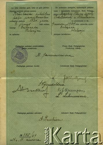 11.06.1934, Krasław, Republika Łotewska.
Ministerstwo Oświaty, Główny Zarząd Szkół Mniejszości Narodowych, Polski Zarząd Oświatowy. Miejska Polska Szkoła Podstawowa. Świadectwo ukończenia szkoły podstawowej przez Walerię Gałązkę - siostrę Henryka Gałązki. Strona 2.
Fot. NN, zbiory Archiwum Historii Mówionej Ośrodka KARTA i Domu Spotkań z Historią, udostępnił Henryk Gałązka w ramach projektu 