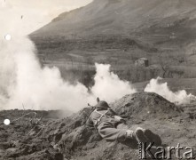 15.03.1944, Monte Cassino, Włochy.
Bitwa pod Monte Cassino – nowozelandzki żołnierz z ręcznym karabinem maszynowym typu Bren.
Fot. NN, zbiory Instytutu Józefa Piłsudskiego w Londynie.
