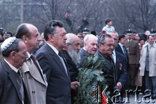 18.04.1988, Warszawa, Polska.
Otwarcie Traktu Pamięci Męczeństwa i Walki Żydów, w przeddzień obchodów 45. rocznicy powstania w getcie warszawskim. Składanie wieńcy.
Fot. Edward Grochowicz, zbiory Ośrodka KARTA