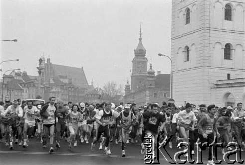 11.11.1995, Warszawa, Polska.
Bieg Niepodległości, na zdjęciu zawodnicy na starcie na ulicy Krakowskie Przedmieście.
Fot. Kacper M. Krajewski, zbiory Ośrodka KARTA