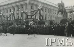 11.11.1927, Warszawa, Polska.
Obchody Święta Niepodległości pod Pałacem Saskim. Na pierwszym planie marszałek Józef Piłsudski na Kasztance.
Fot. NN, Instytut Polski i Muzeum im. gen. Sikorskiego [album 415j - Dywizjon Artylerii Konnej]