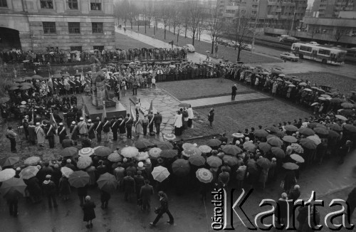 11.11.1981, Wrocław, Polska.
Obchody rocznicy odzyskania niepodległości, uroczystości przy pomniku na placu Grunwaldzkim.
Fot. NN, zbiory Ośrodka KARTA

