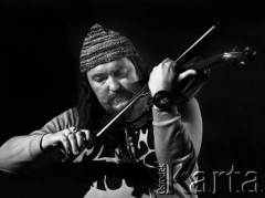 1972, Warszawa, Polska.
Muzyk jazzowy, multiinstrumentalista, kompozytor Michał Urbaniak podczas festiwalu muzyki jazzowej Jazz Jamboree.
Fot. Wojciech Druszcz, zbiory Ośrodka KARTA