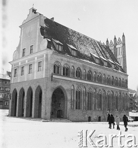 Lata 70., Szczecin, Polska.
Ratusz Staromiejski przy ulicy Księcia Mściwoja II 8. Odbudowany w latach 1972-1975 na potrzeby Muzeum Narodowego w Szczecinie. 
Fot. Maciej Jasiecki, zbiory Ośrodka KARTA