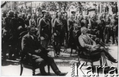 Sierpień 1920, Warszawa, Polska.
Dziękczynne nabożeństwo na Placu Zamkowym, siedzą: premier Wincenty Witos, Marszałek Józef Piłsudski, gen. Kazimierz Sosnkowski, gen. Józef Haller (od lewej).
Fot. NN, zbiory Instytutu Józefa Piłsudskiego w Londynie