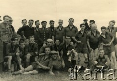 1940, Craiova, Rumunia.
Zespół polskich piłkarzy wspólnie z zawodnikami z rumuńskiego klubu CFR.
Fot. NN, zbiory Ośrodka KARTA