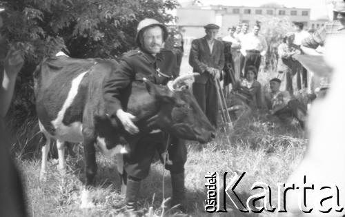 1959, Warszawa, Polska.
Aktor Bronisław Darski na planie zdjęciowym filmu 