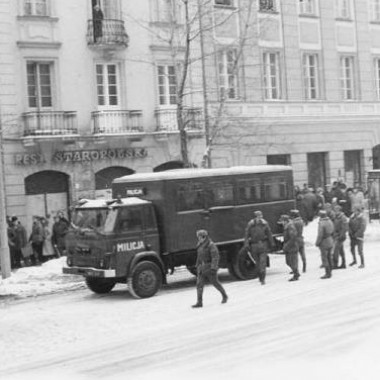 Fotografia z kolekcji tematycznej: wprowadzenie stanu wojennego - Warszawa